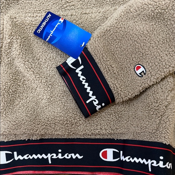 Champion Beige Sherpa Pullover - Picture 4 of 5